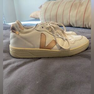 Veja V10 Rose Gold